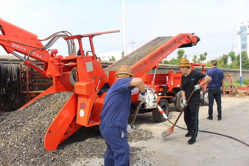 挖斗式扒渣機(jī)